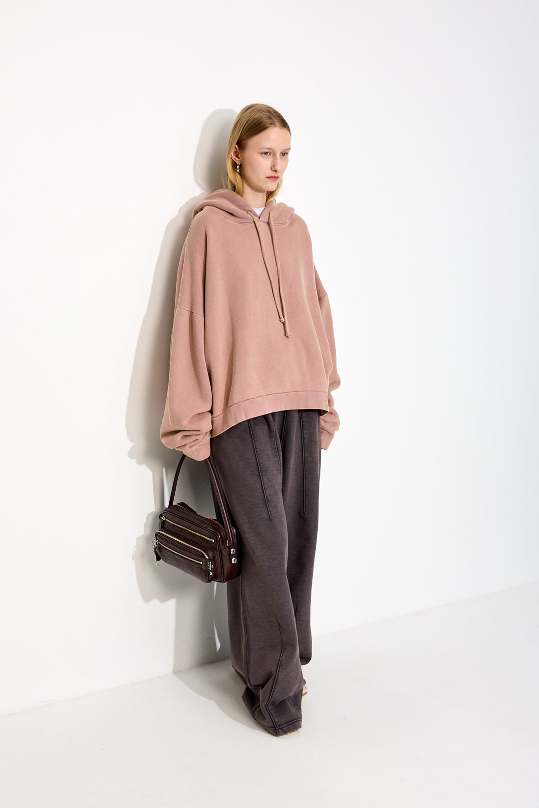 HOODED SWEATER LOGO PATCH