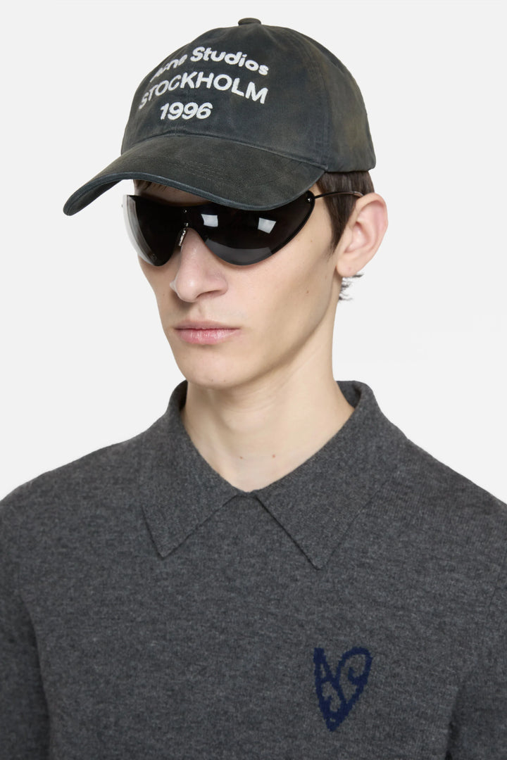 Logo cap