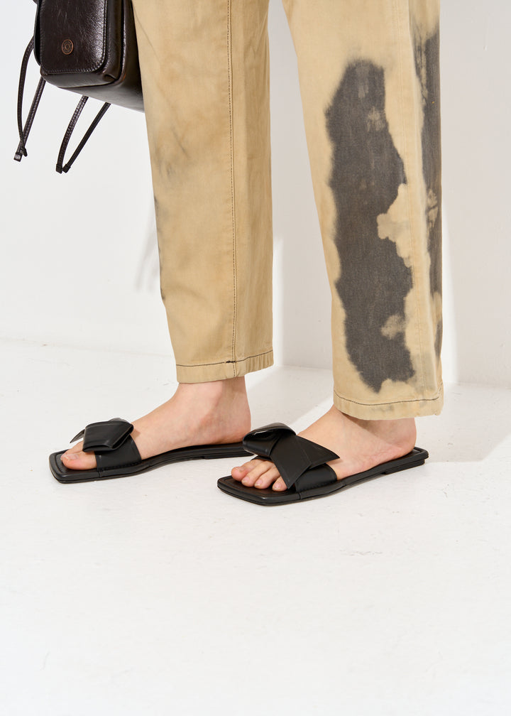Musubi leather sandal