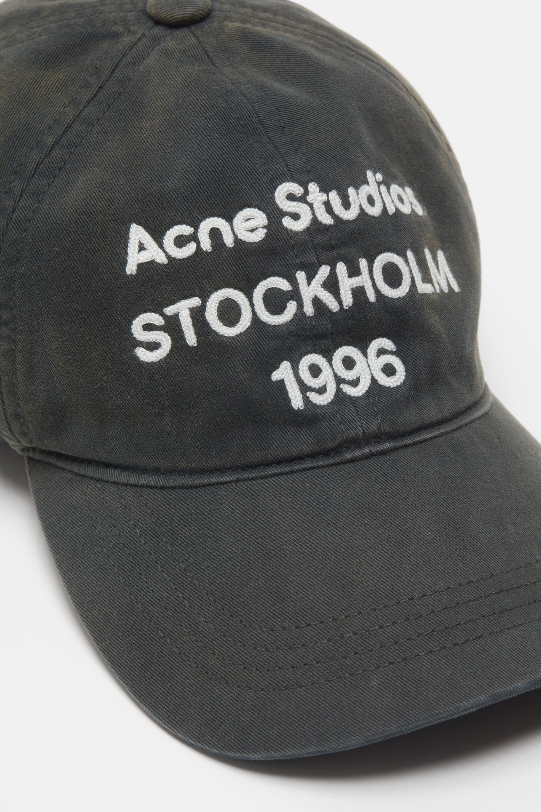 Logo cap