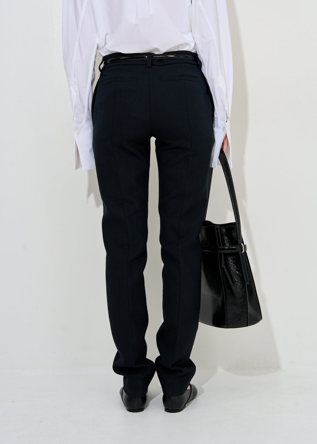 Low-waist slim trousers