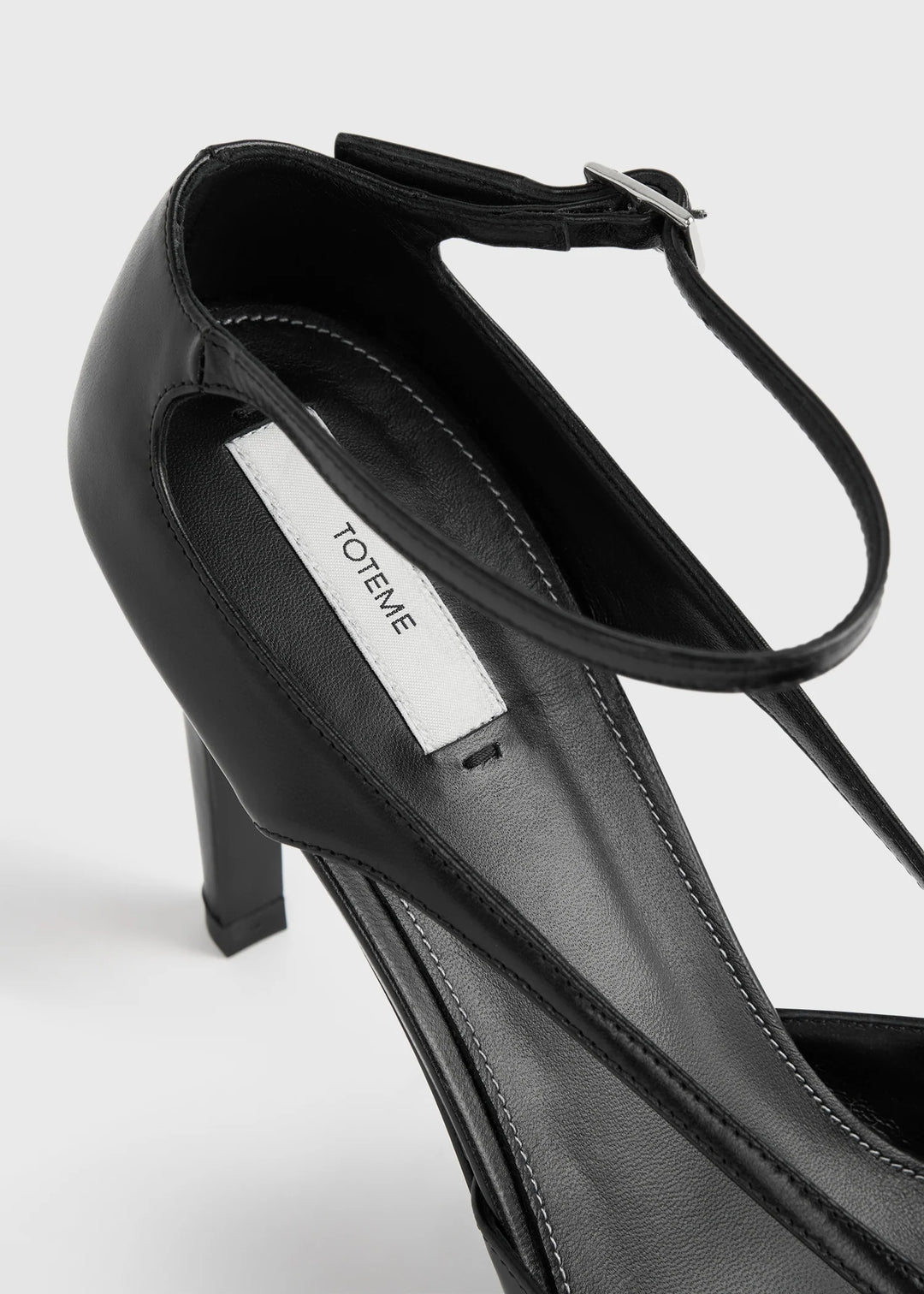 Leather kitten pumps