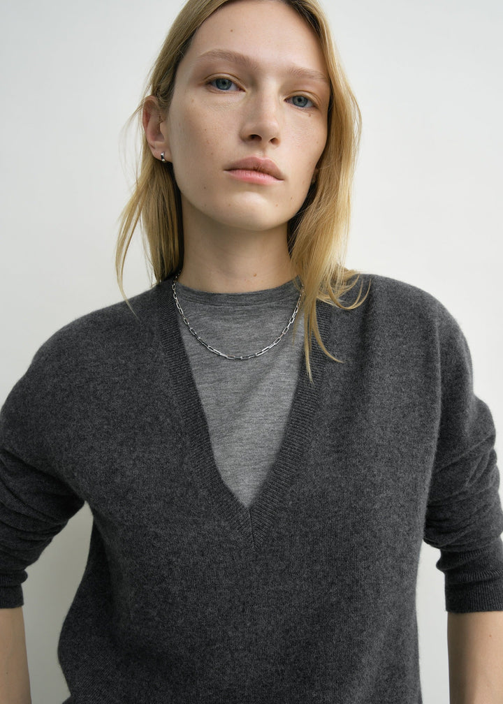 Cashmere V-neck knit