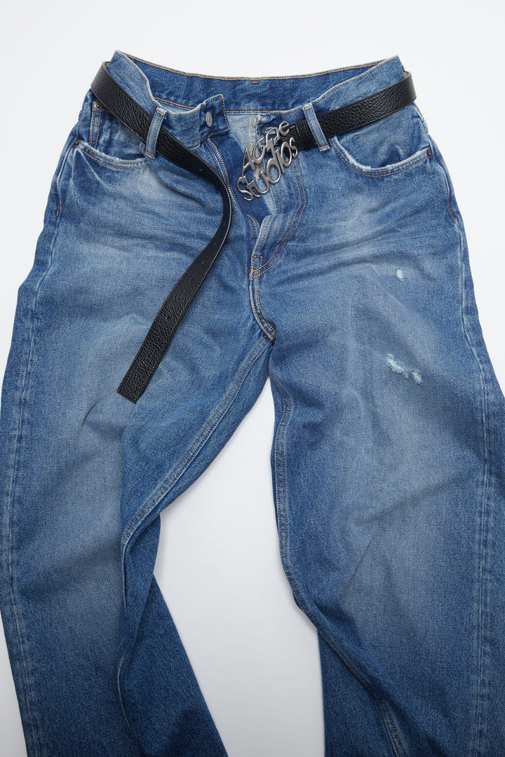 Logo buckle belt