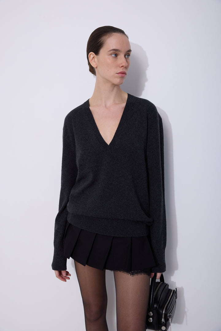 Cashmere V-neck knit