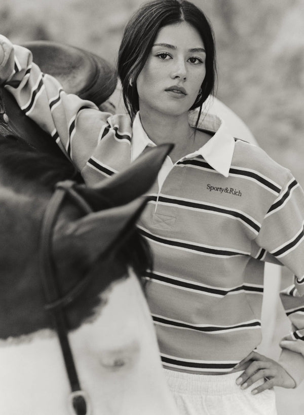 SPORTY & RICH | Blondie Serif Logo Rugby Polo | Tops
