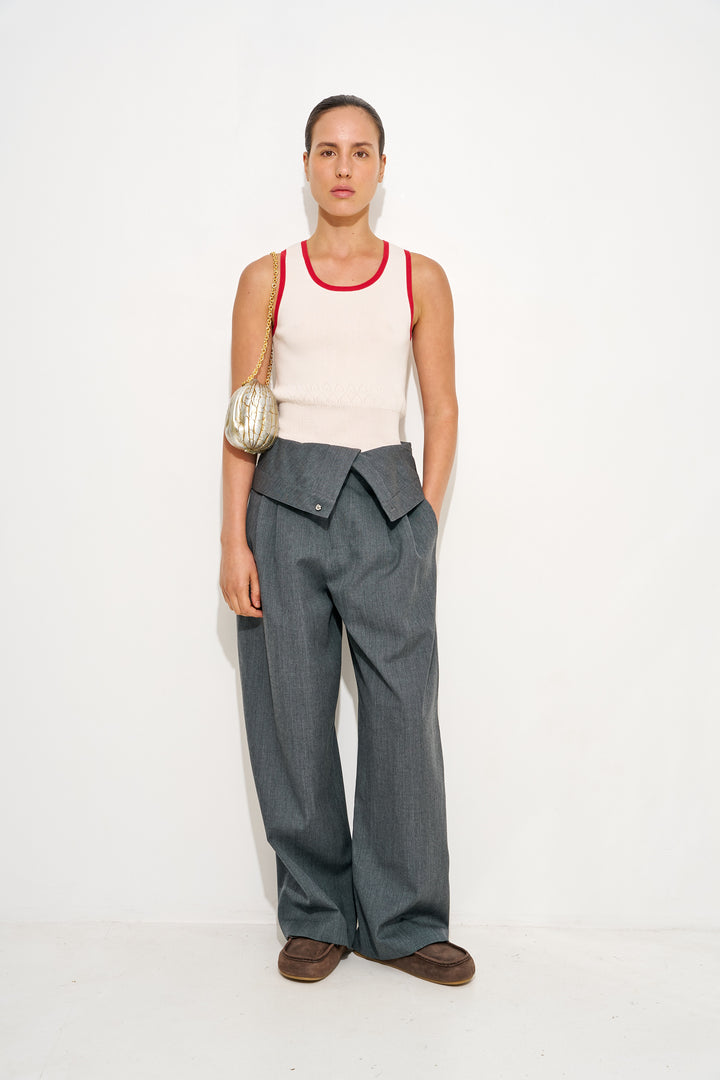 CONTRAST TRIM VEST