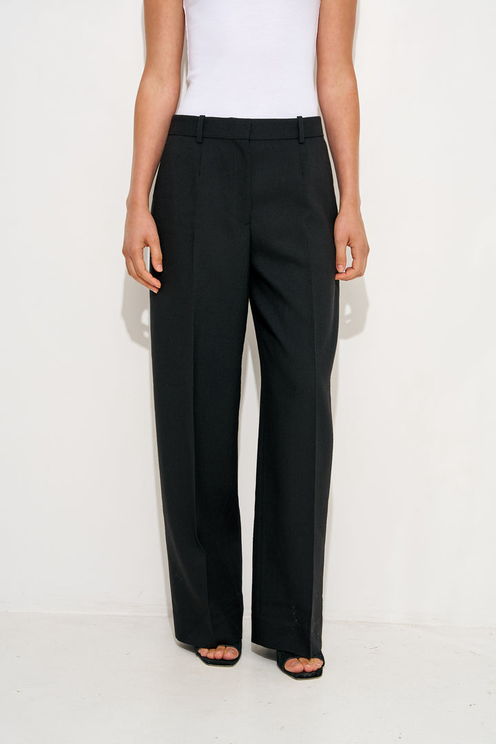 Wide tailored trousers